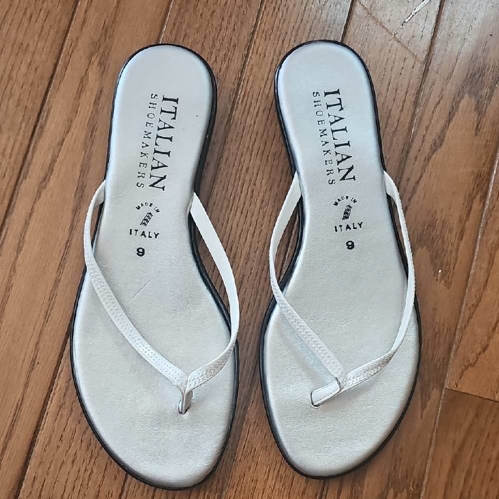 Italian Shoemakers White Thong Sandals. Size 9